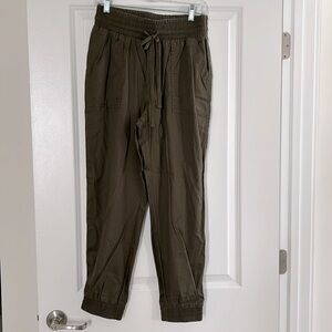 Never worn A New Day army green joggers